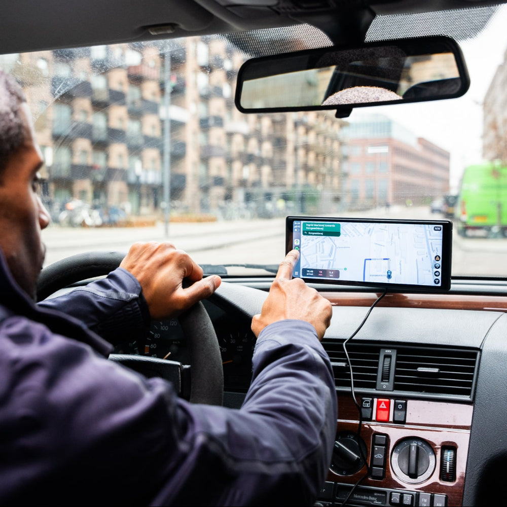 Visual Smart Drive – 10.26" screen with built-in dashcam, rearview camera and CarPlay