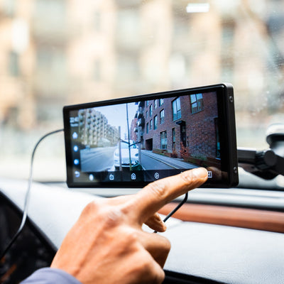 Visual Smart Drive – 10.26" screen with built-in dashcam, rearview camera and CarPlay
